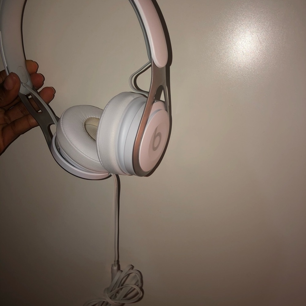 White beats EP - Picture 9 of 10